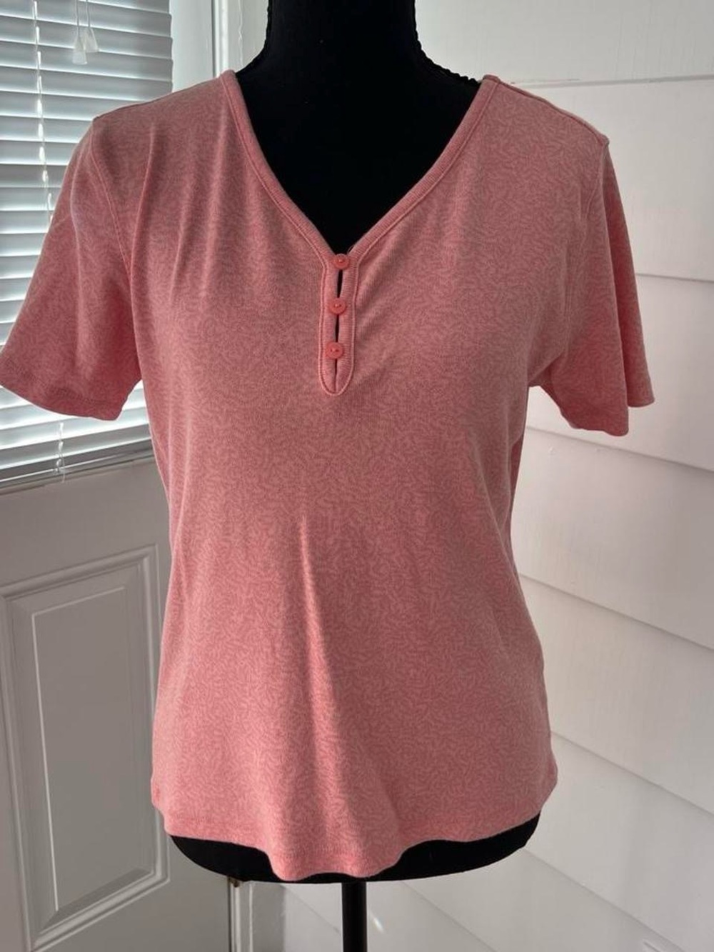 Liz Claiborne Dusty Pink Short Sleeve V-Neck 100% cotton Button Top